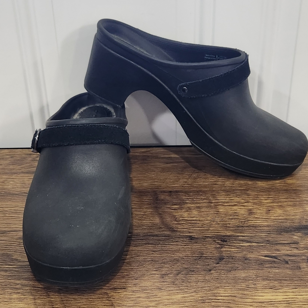 Crocs black Sarah clogs mules women's size 8